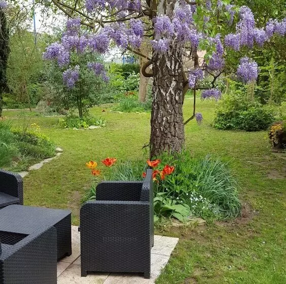 Aamiaismajoitus (B&B) Chambres Du Jardin Fleuri