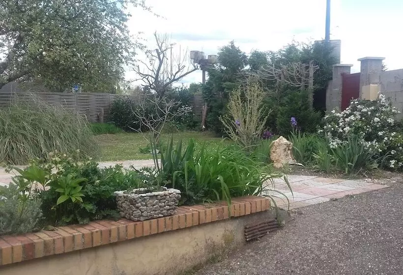 Aamiaismajoitus (B&B) Chambres Du Jardin Fleuri