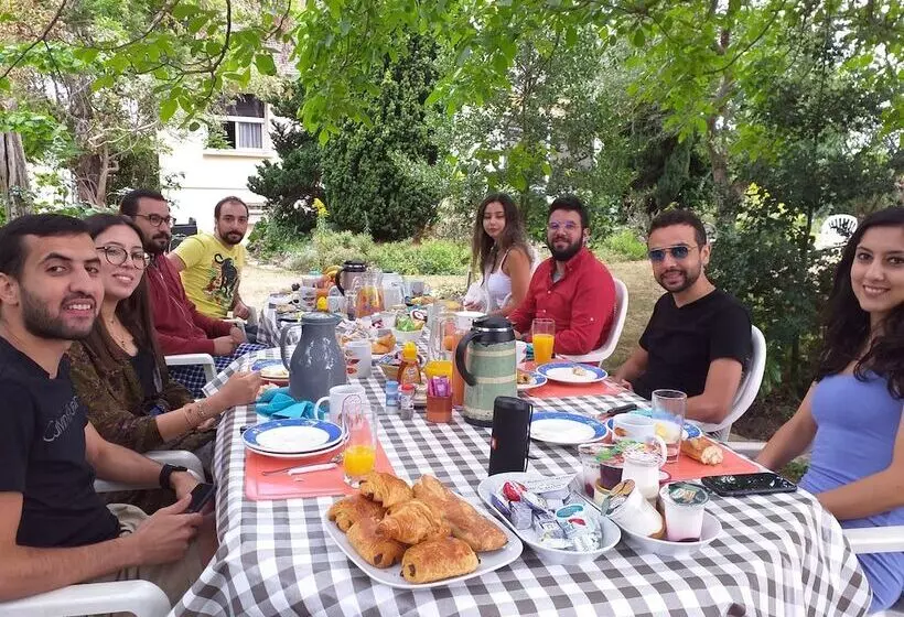 Aamiaismajoitus (B&B) Chambres Du Jardin Fleuri