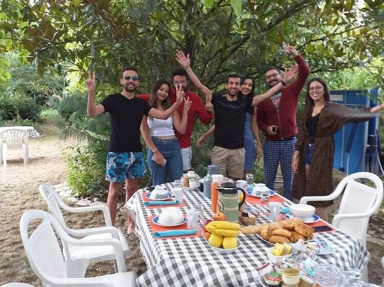 Aamiaismajoitus (B&B) Chambres Du Jardin Fleuri