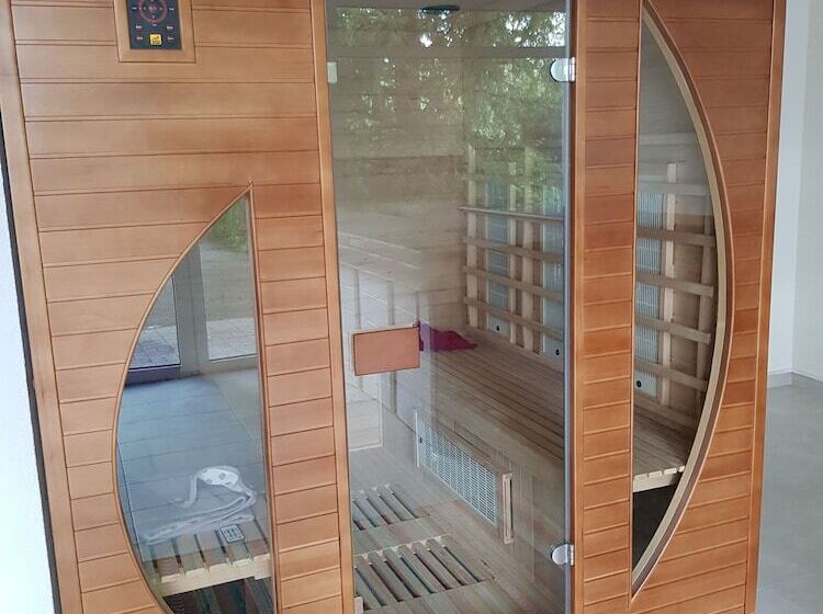 ベッドアンドブレックファースト La Roseraie