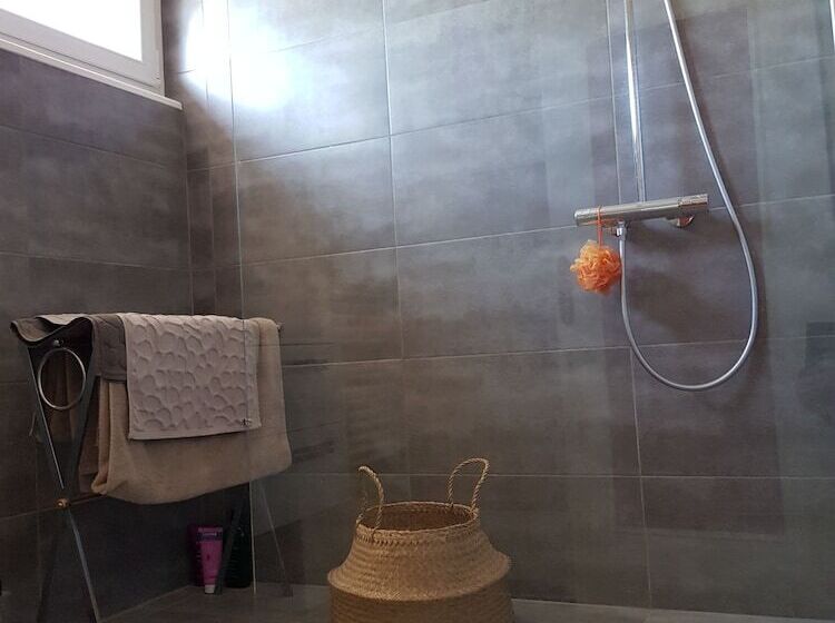 ベッドアンドブレックファースト La Roseraie