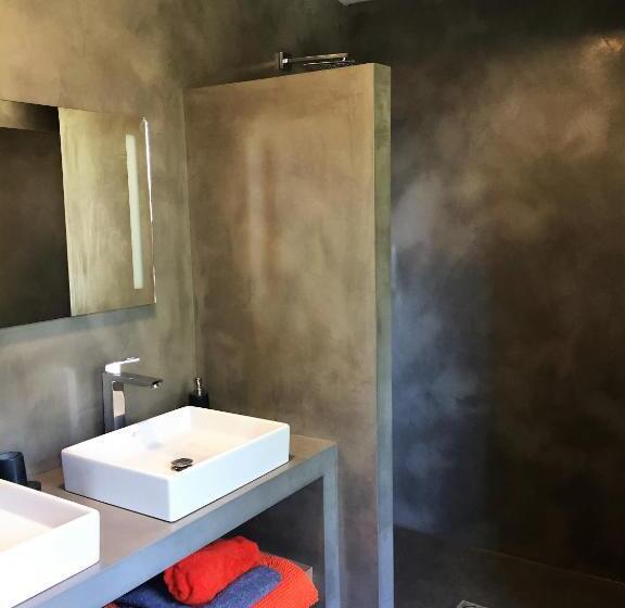 مبيت وإفطار Le Mas De Colongene