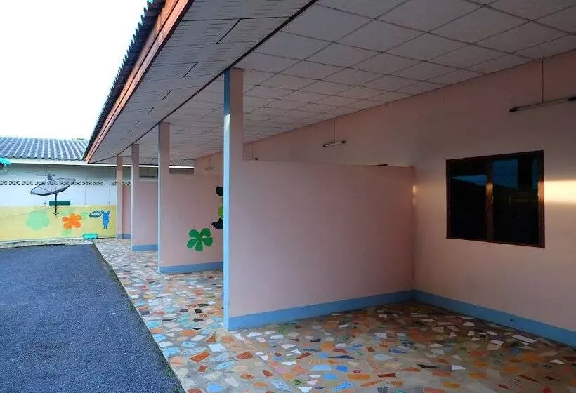 هتل Buddy Inn