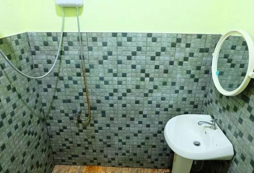 هتل Buddy Inn