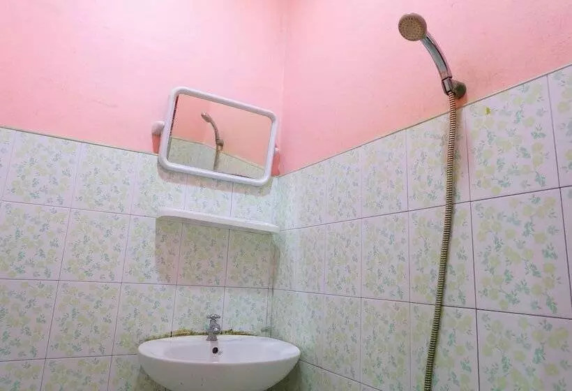 هتل Buddy Inn