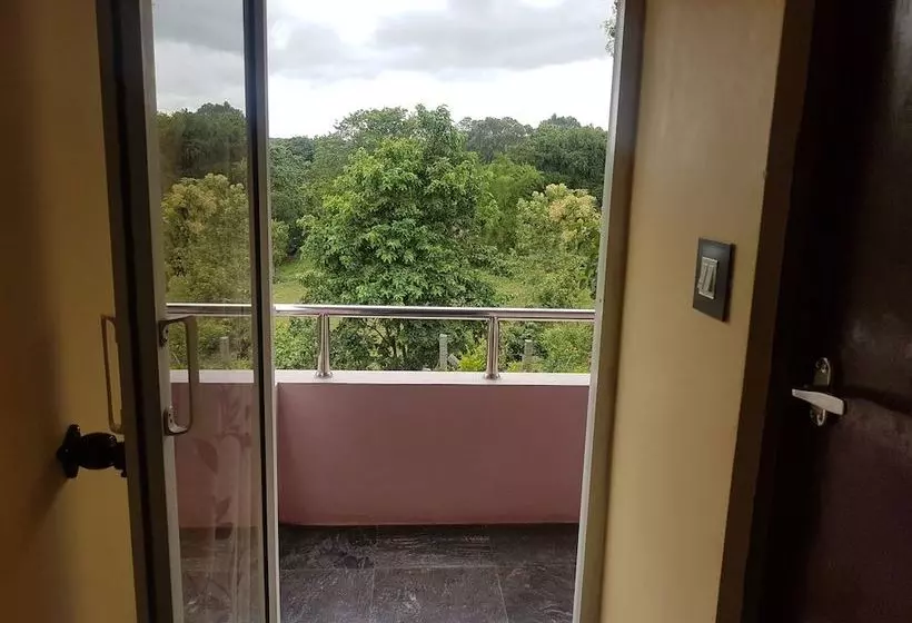 Hotelli Dolphin Resort