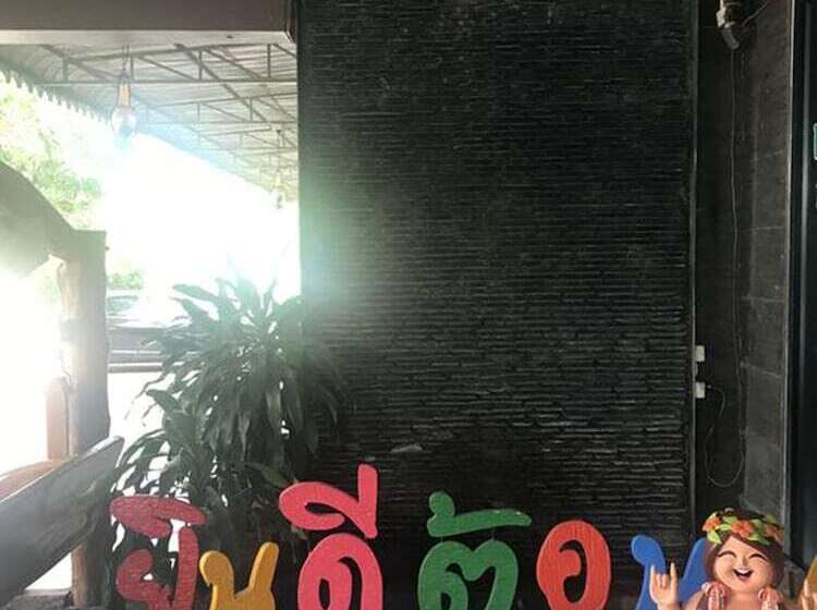 בית מלון כפרי Lert Sri