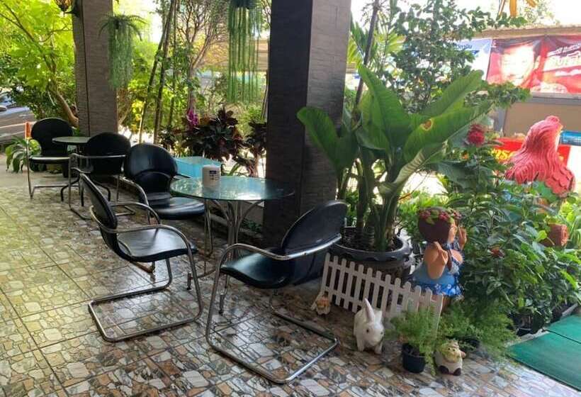 בית מלון כפרי Lert Sri