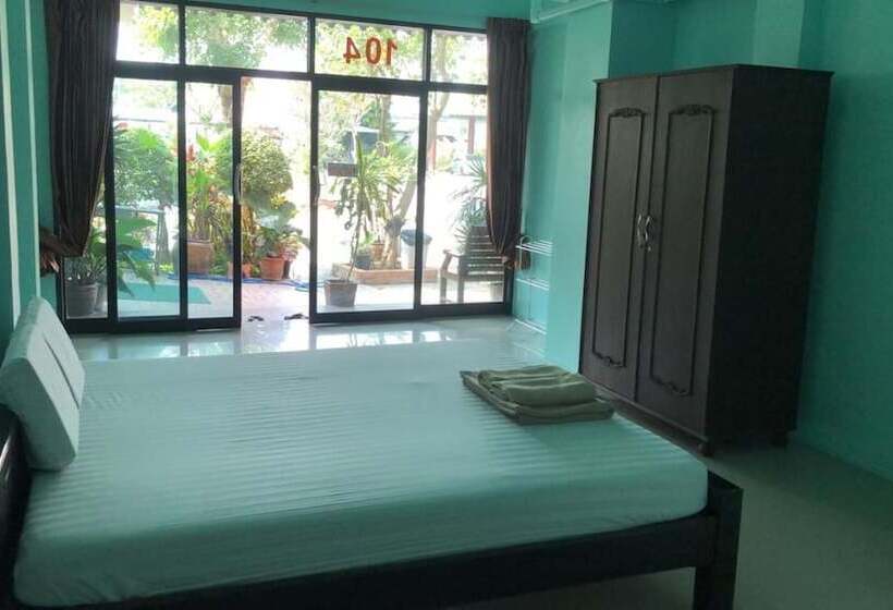 בית מלון כפרי Lert Sri