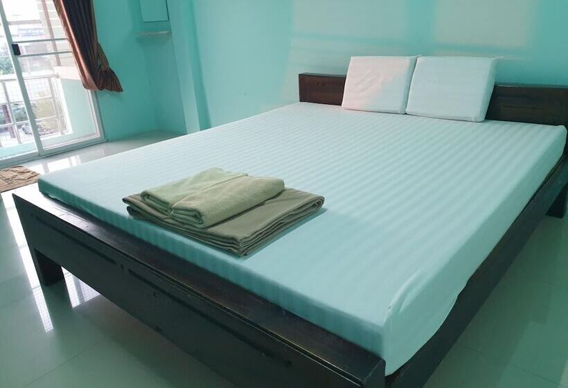 בית מלון כפרי Lert Sri