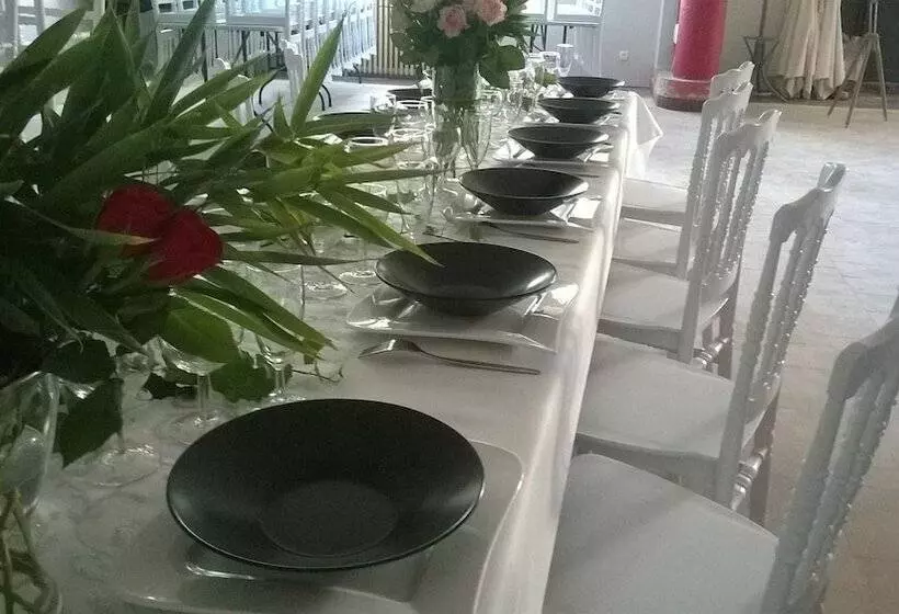 ペンション Le Café Des Fleurs Chambres D Hôtes