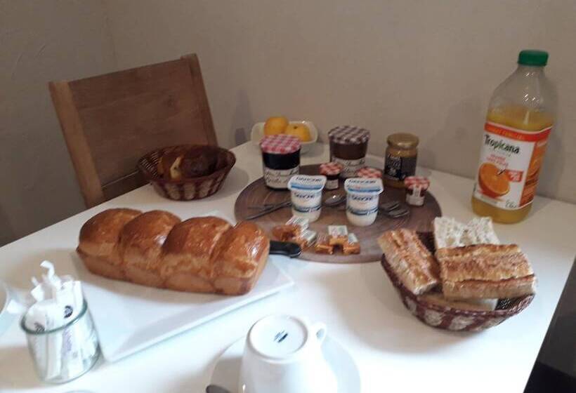 ペンション Le Café Des Fleurs Chambres D Hôtes