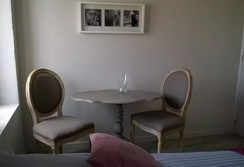 ペンション Le Café Des Fleurs Chambres D Hôtes