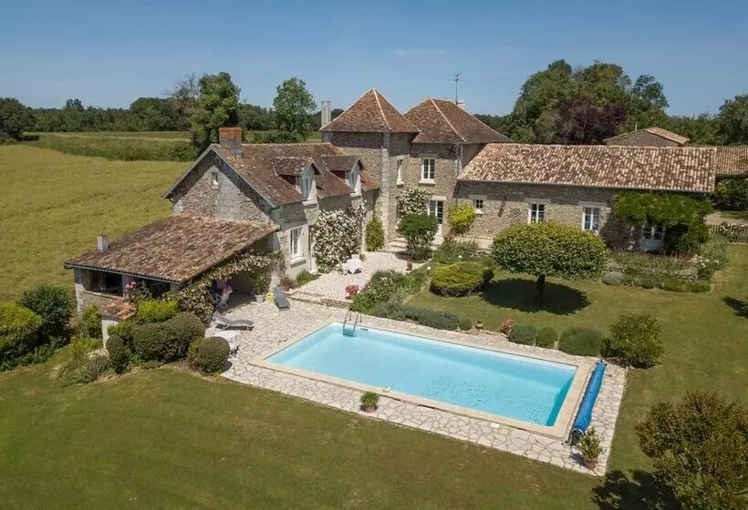 Aamiaismajoitus (B&B) Chambres D Hôtes La Pocterie