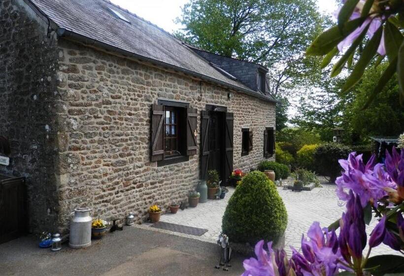 ベッドアンドブレックファースト La Petite Cretouffiere   Naturiste Accommodation   Adult Only