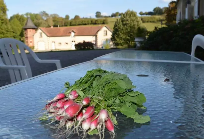 Aamiaismajoitus (B&B) Manoir De Curty