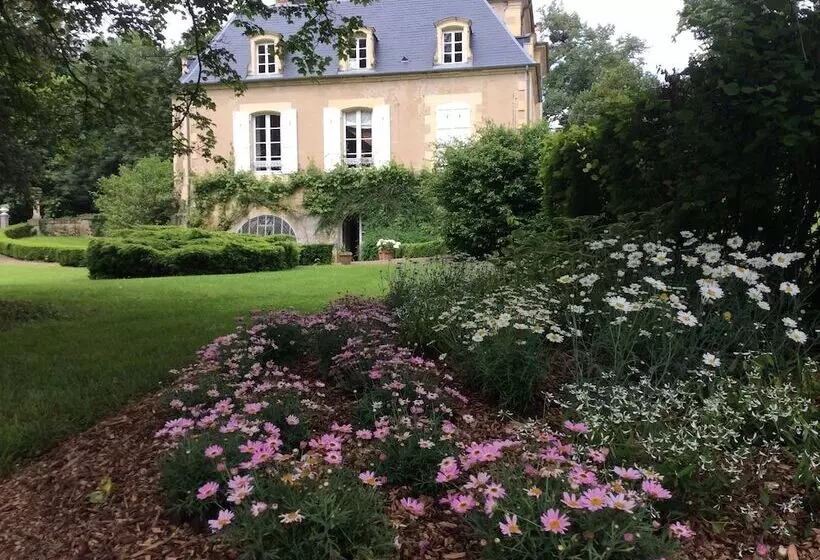 Aamiaismajoitus (B&B) Manoir De Curty