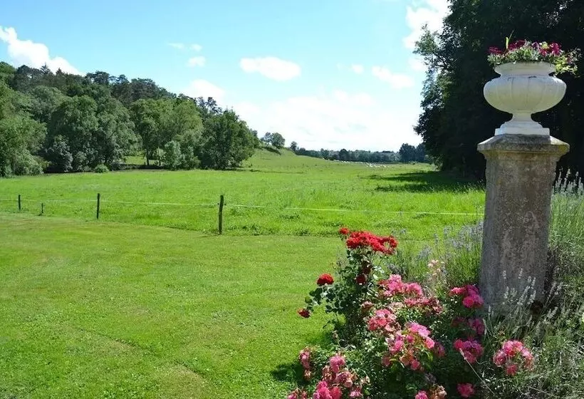 Aamiaismajoitus (B&B) Manoir De Curty