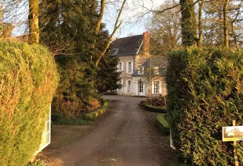 Aamiaismajoitus (B&B) Manoir De Curty