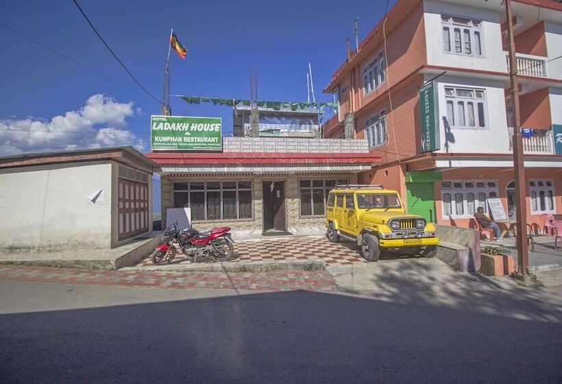 בית מלון כפרי Ladakh Guest House By Oyo Rooms