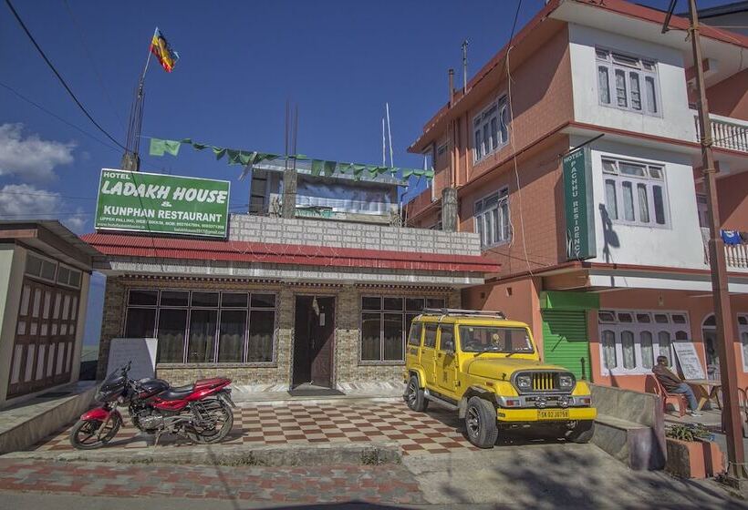 בית מלון כפרי Ladakh Guest House By Oyo Rooms