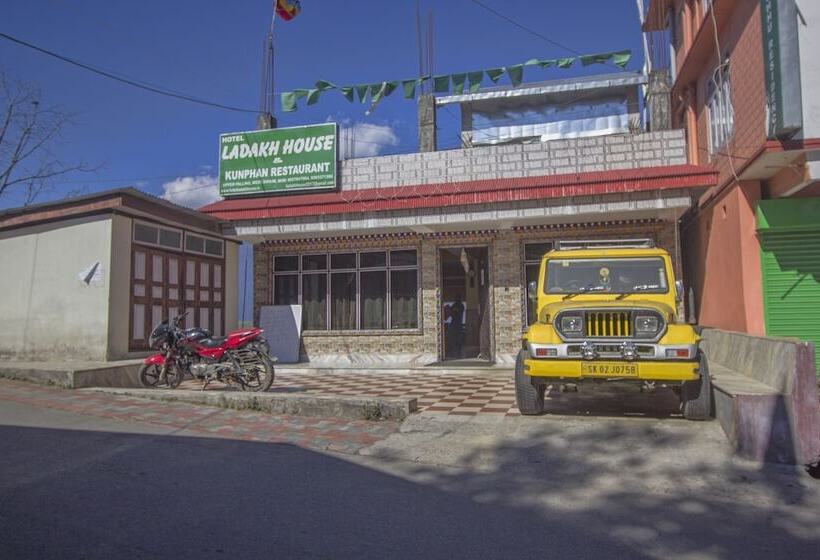 בית מלון כפרי Ladakh Guest House By Oyo Rooms