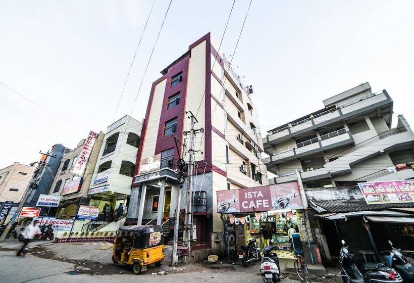 Отель Oyo 24288 Surya Teja Residency