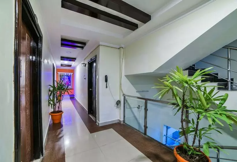 Hotelli Oyo 24288 Surya Teja Residency