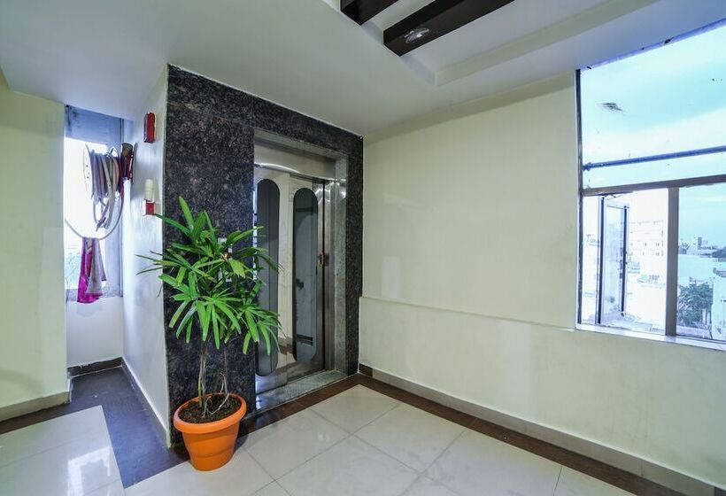 Отель Oyo 24288 Surya Teja Residency