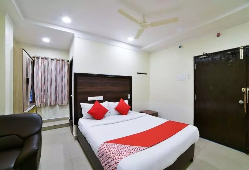 Hotelli Oyo 24288 Surya Teja Residency