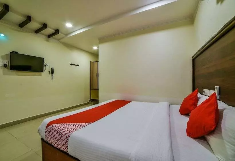Hotelli Oyo 24288 Surya Teja Residency