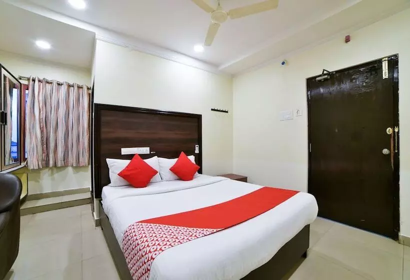 Hotelli Oyo 24288 Surya Teja Residency