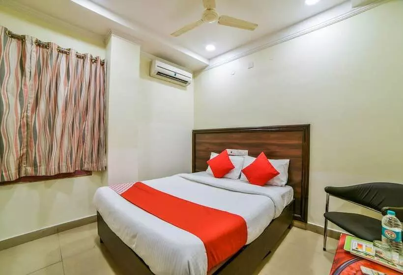 Hotelli Oyo 24288 Surya Teja Residency
