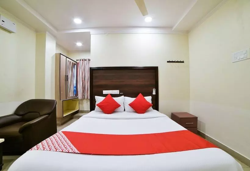 Hotelli Oyo 24288 Surya Teja Residency