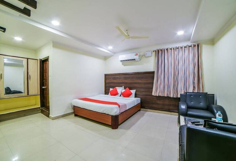 Отель Oyo 24288 Surya Teja Residency