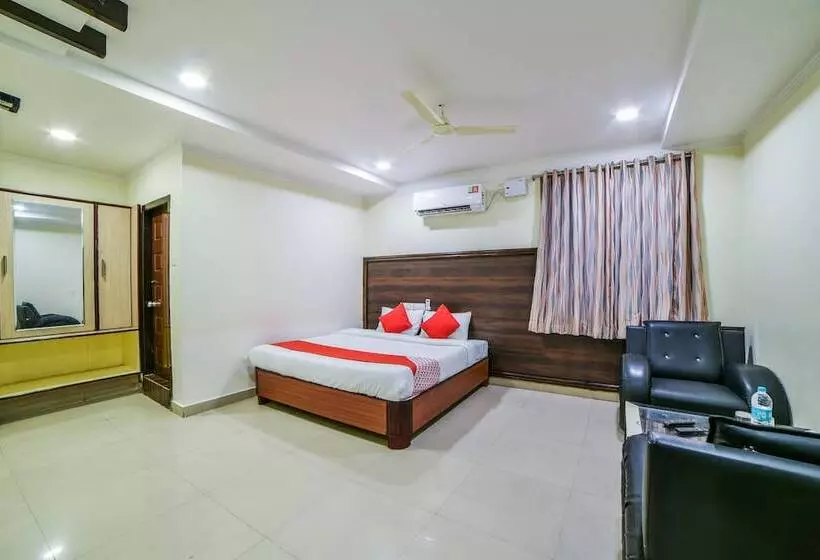 Hotelli Oyo 24288 Surya Teja Residency