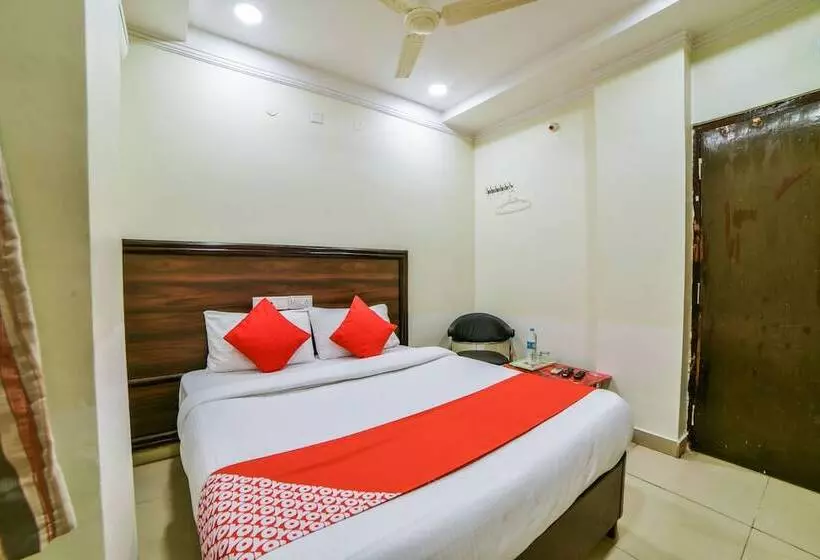 Hotelli Oyo 24288 Surya Teja Residency