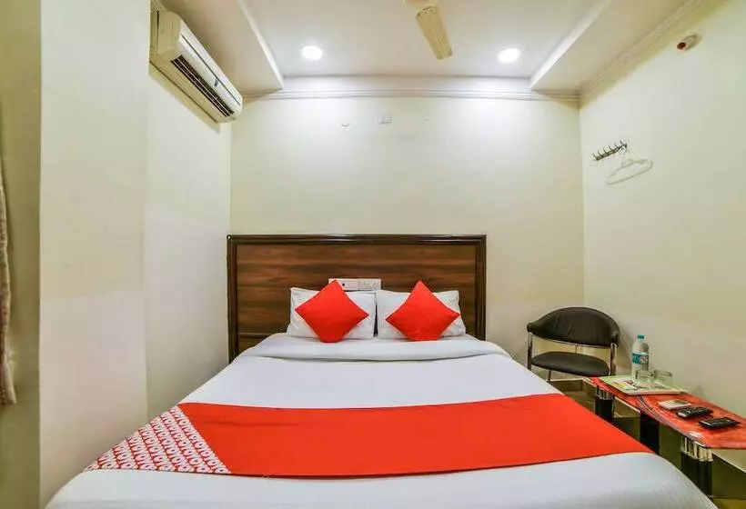 Hotelli Oyo 24288 Surya Teja Residency