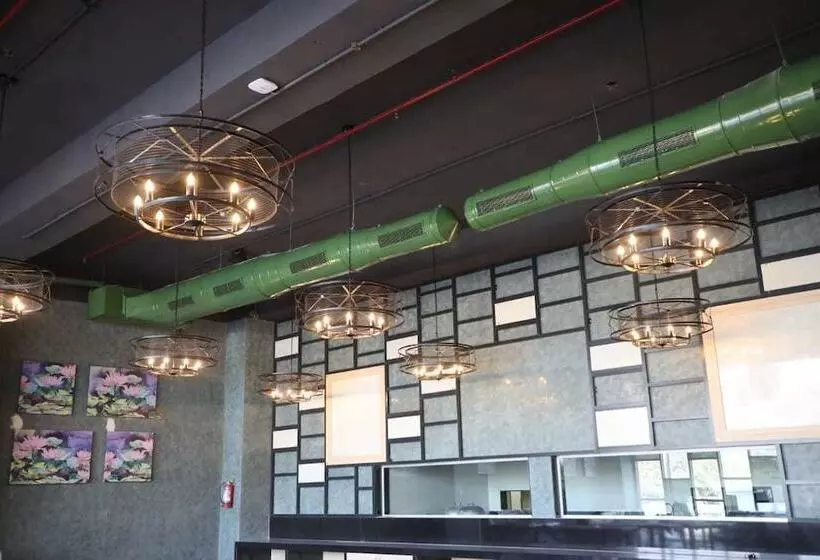 ホテル Regenta Central Harsha Vapi