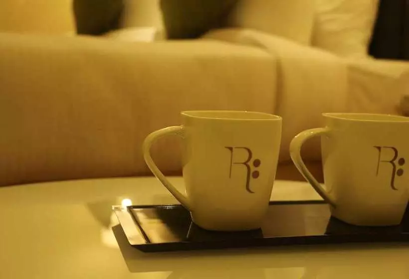 ホテル Regenta Central Harsha Vapi