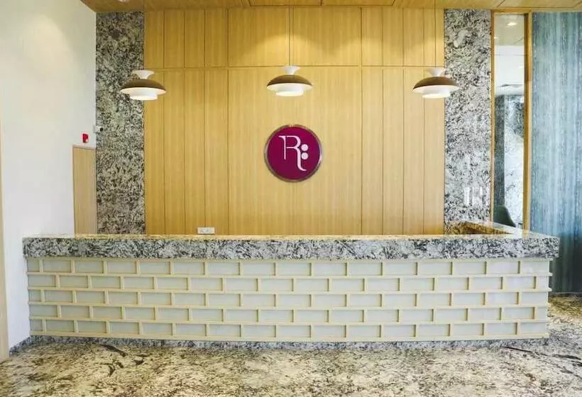 ホテル Regenta Central Harsha Vapi