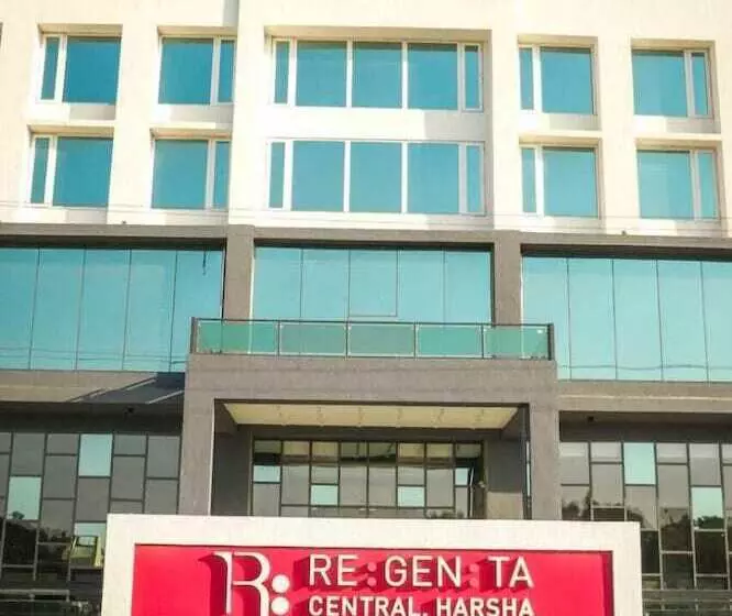 ホテル Regenta Central Harsha Vapi