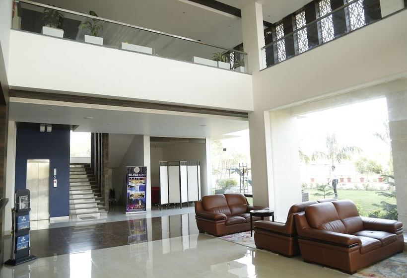 Отель Silver Estate Resort