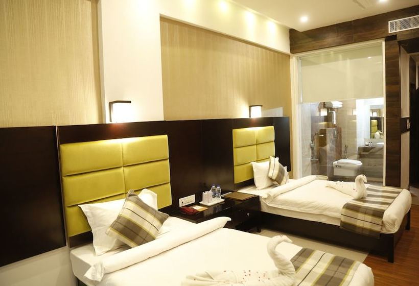 Отель Silver Estate Resort