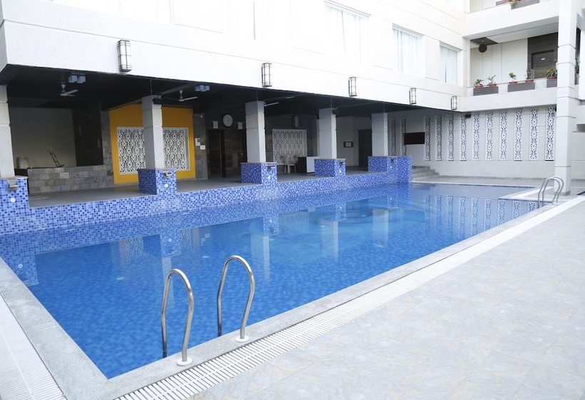 Отель Silver Estate Resort