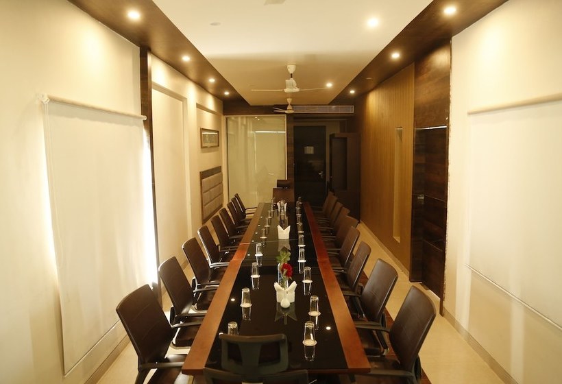 Отель Silver Estate Resort