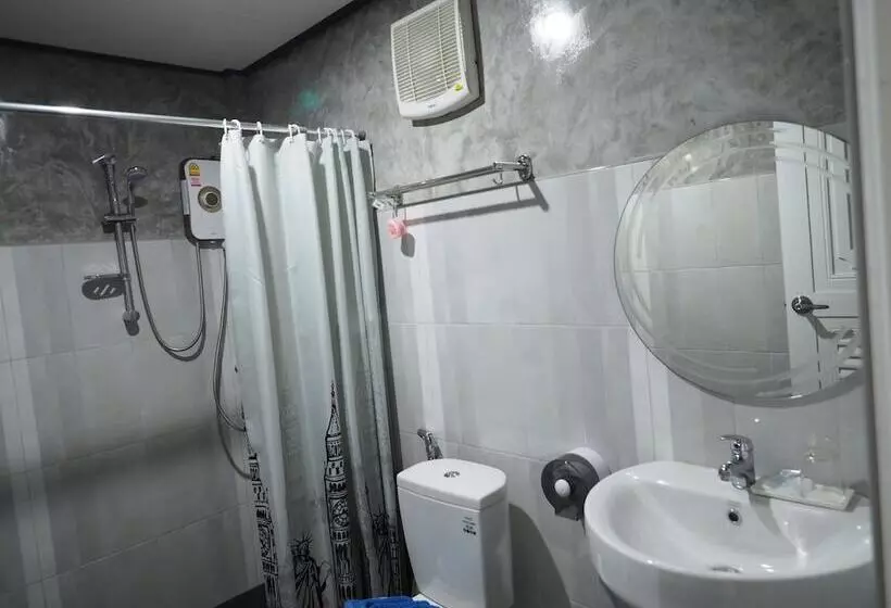 Majatalo Baan Keree Thara Khiri Wong