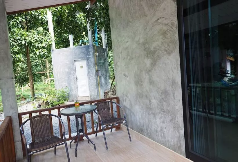 Majatalo Baan Keree Thara Khiri Wong