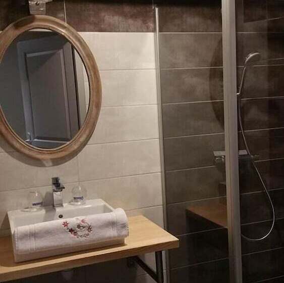 פנסיון L Ecrin Du Lac